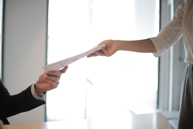 How to Write a Resume After 10+ Years at One Company – Senior-Level Career Guide